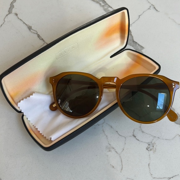 Clare V Accessories - Raen sunglasses 🕶️